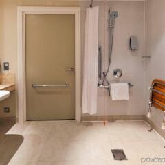 Отель Holiday Inn London - Stratford City ванная фото 2