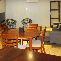 Апартаменты Greystone Apartments 02 комната для гостей фото 5