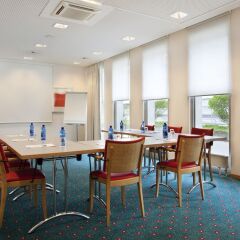 Отель Holiday Inn Express Geneva Airport фото 2