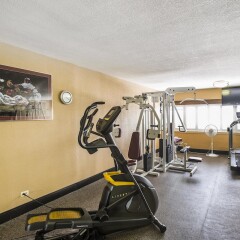 Отель Quality Inn & Suites Denver Stapleton фитнесс-зал фото 2