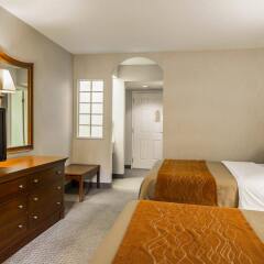 Отель Rodeway Inn And Suites On The River Чероки удобства в номере