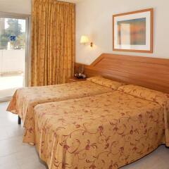 Отель H·TOP Royal Beach Испания, Льорет-де-Мар - 3 отзыва об отеле, цены и фото номеров - забронировать отель H·TOP Royal Beach онлайн комната для гостей