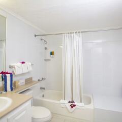 Отель Rooms on the Beach Ocho Rios ванная