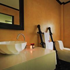 Отель The Villa Laemhin Lagoon Resort ванная