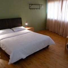 Отель Orange Pekoe Guesthouse Малайзия, Куала-Лумпур - отзывы, цены и фото номеров - забронировать отель Orange Pekoe Guesthouse онлайн комната для гостей