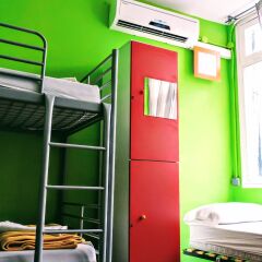 Feetup Yellow Nest Hostel Barcelona Барселона балкон