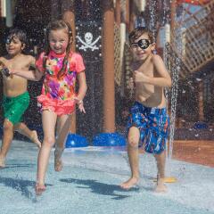 Отель DoubleTree by Hilton Resort & Spa Marjan Island детские мероприятия фото 2