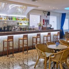 GHT Balmes, Hotel, Aparthotel & SPLASH гостиничный бар