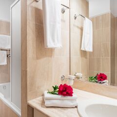 Отель Residence St. Andrew's Palace Польша, Варшава - отзывы, цены и фото номеров - забронировать отель Residence St. Andrew's Palace онлайн ванная