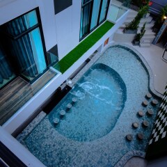 OneLoft Hotel бассейн фото 4