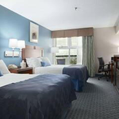 Отель Ramada Plaza by Wyndham Geneva Lakefront Resort удобства в номере