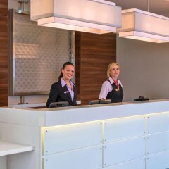 Отель Hampton by Hilton Luton Airport интерьер отеля
