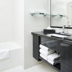 Отель Granville Island Hotel Канада, Ванкувер - отзывы, цены и фото номеров - забронировать отель Granville Island Hotel онлайн ванная
