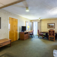 Отель Clarion Inn and Summit Center комната для гостей фото 4