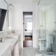 Отель 6 Bedroom Townhome Minutes from NYC США, Джерси - отзывы, цены и фото номеров - забронировать отель 6 Bedroom Townhome Minutes from NYC онлайн ванная