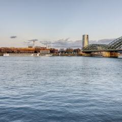 Отель Holiday Inn Express Cologne - City Centre Кёльн приотельная территория