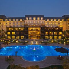 Renaissance Cairo Mirage City Hotel с домашними животными