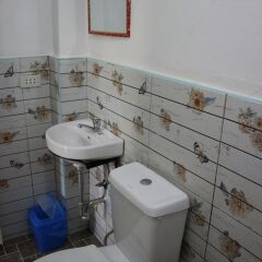 Отель Charm Guest House - Hostel Филиппины, Пуэрто-Принцеса - отзывы, цены и фото номеров - забронировать отель Charm Guest House - Hostel онлайн ванная фото 2