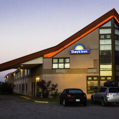 Отель Days Inn by Wyndham Trois-Rivieres фото 2