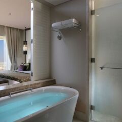 Millennium Plaza Hotel ванная