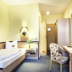 Hotel Hannover Airport by Premiere Classe сейф в номере