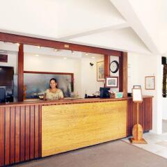 Outrigger Royal Sea Cliff Hotel интерьер отеля
