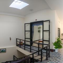 Little Leo Homestay and Hostel интерьер отеля