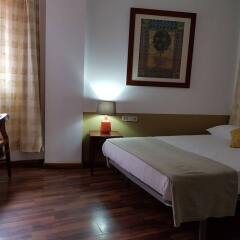 Отель Hostal LK сейф в номере