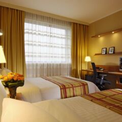 Отель Courtyard by Marriott Prague Airport Прага комната для гостей