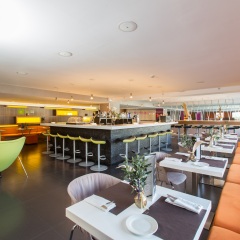 Expo Hotel Barcelona питание