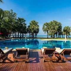 Отель Ravindra Beach Resort And Spa бассейн фото 3