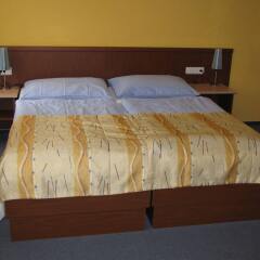 Отель Aparthotel Austria Suites комната для гостей фото 3