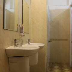 Отель Hanoisy Hostel Вьетнам, Ханой - отзывы, цены и фото номеров - забронировать отель Hanoisy Hostel онлайн ванная фото 2