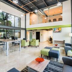 Отель Wyndham Garden Guadalajara Expo интерьер отеля