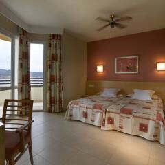 Отель TRS Ibiza Hotel - Adults Only Испания, Сан-Антони-де-Портмань - отзывы, цены и фото номеров - забронировать отель TRS Ibiza Hotel - Adults Only онлайн комната для гостей фото 2