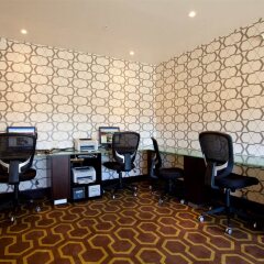 Отель Sandman Hotel & Suites Calgary South Канада, Калгари - отзывы, цены и фото номеров - забронировать отель Sandman Hotel & Suites Calgary South онлайн интерьер отеля фото 2