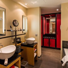Отель Five Seas Hotel Франция, Канны - 8 отзывов об отеле, цены и фото номеров - забронировать отель Five Seas Hotel онлайн ванная фото 2