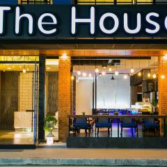 Отель The House Patong бассейн
