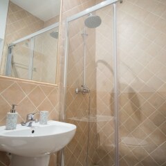 Отель Heima Homes Puerta del Sol Palacio Real cinema Испания, Мадрид - отзывы, цены и фото номеров - забронировать отель Heima Homes Puerta del Sol Palacio Real cinema онлайн ванная