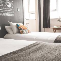 Отель Hatters Hostel Liverpool Великобритания, Ливерпуль - отзывы, цены и фото номеров - забронировать отель Hatters Hostel Liverpool онлайн комната для гостей фото 3