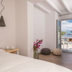 Отель Mediterranean Beach Palace Hotel Греция, Остров Санторини - отзывы, цены и фото номеров - забронировать отель Mediterranean Beach Palace Hotel онлайн балкон