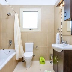 Отель Villa Margarita for Kids Кипр, Протарас - отзывы, цены и фото номеров - забронировать отель Villa Margarita for Kids онлайн ванная
