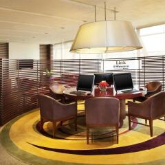Royal Orchid Sheraton Hotel & Towers интерьер отеля фото 3