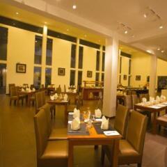 Tamarind Lake Hotel. питание