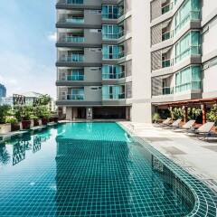 Отель Adelphi Grande Sukhumvit By Compass Hospitality Бангкок бассейн фото 2