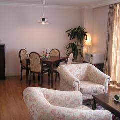 Апартаменты Saigon Court Serviced Apartment Хошимин комната для гостей