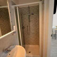 Отель Tourist House Bologna Италия, Болонья - отзывы, цены и фото номеров - забронировать отель Tourist House Bologna онлайн ванная фото 2