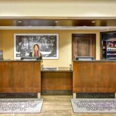 Отель Hampton Inn by Hilton Toronto Airport Corporate Centre Канада, Торонто - отзывы, цены и фото номеров - забронировать отель Hampton Inn by Hilton Toronto Airport Corporate Centre онлайн интерьер отеля фото 3