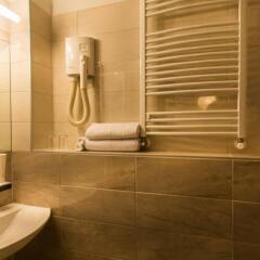 Отель Corvin Hotel Budapest - Corvin wing Венгрия, Будапешт - отзывы, цены и фото номеров - забронировать отель Corvin Hotel Budapest - Corvin wing онлайн ванная