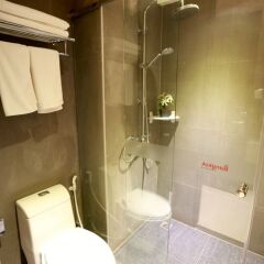 Отель The Bangkok Airport Link Suite ванная фото 2